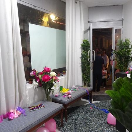 Hostal Lavapies Madrid Luaran gambar