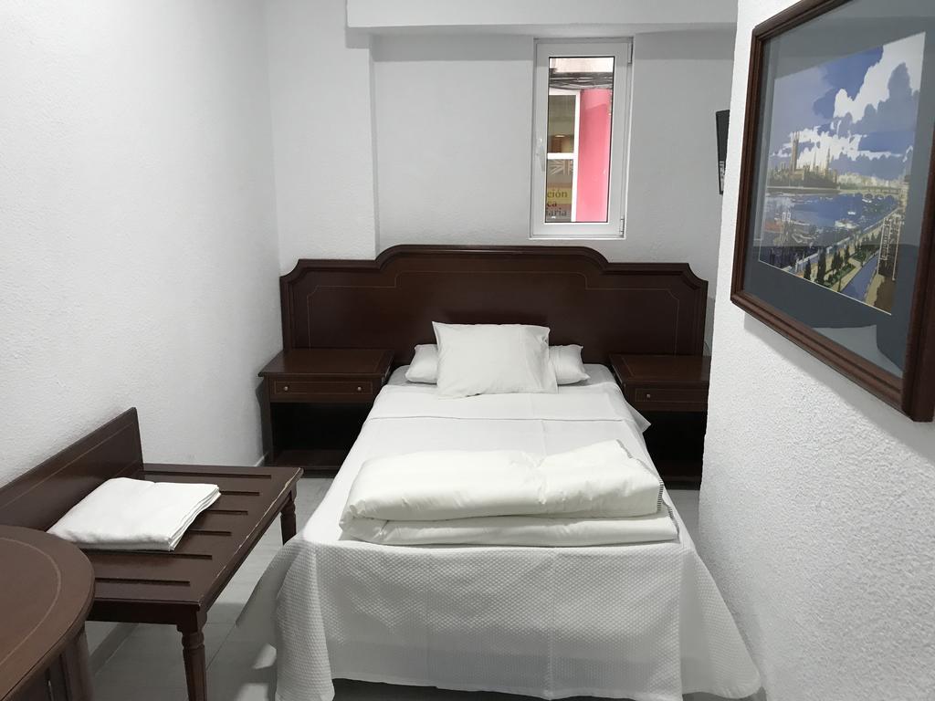 Hostal Lavapies Madrid Luaran gambar