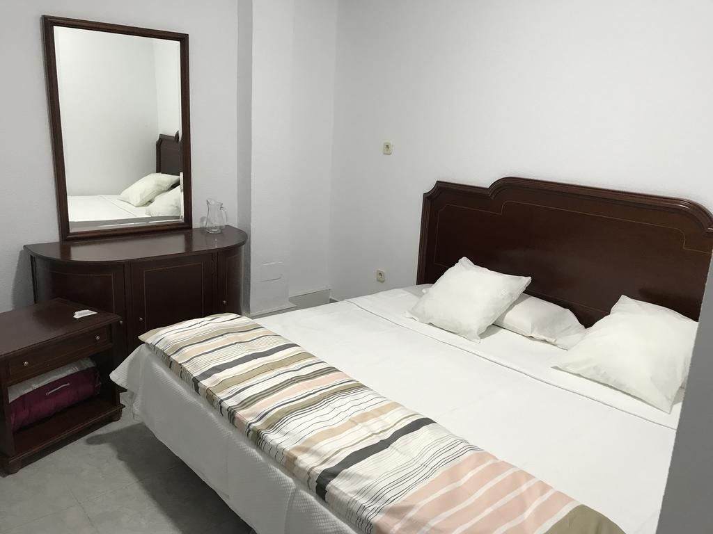 Hostal Lavapies Madrid Luaran gambar