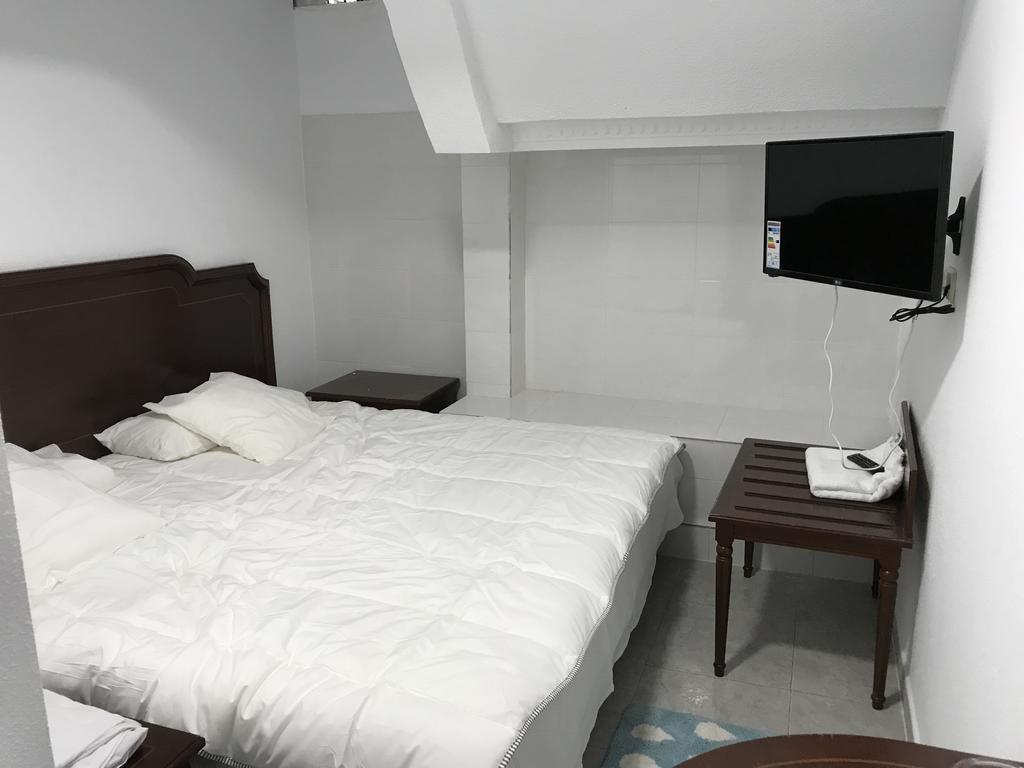 Hostal Lavapies Madrid Luaran gambar