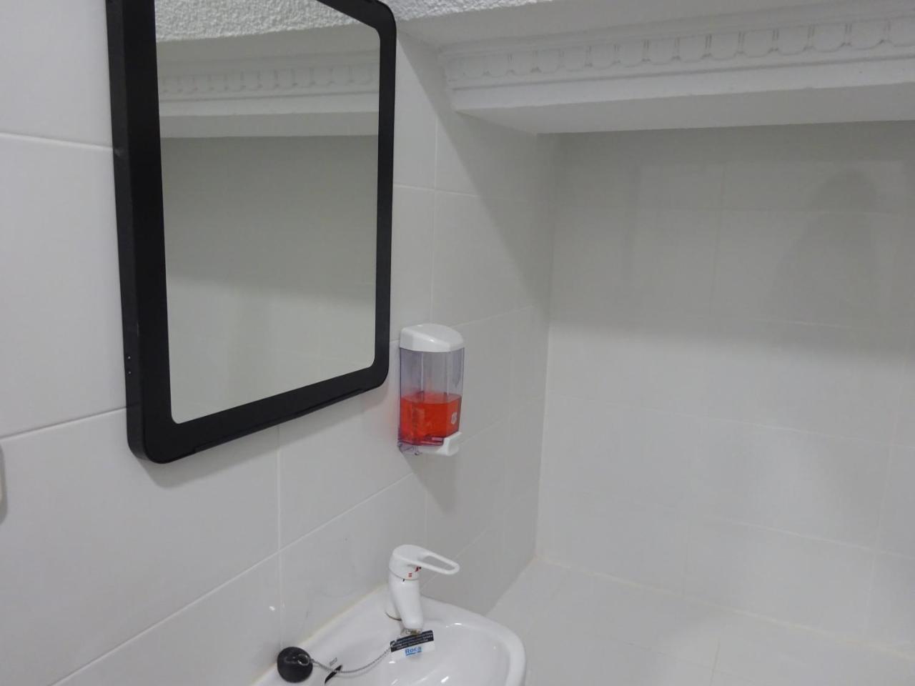 Hostal Lavapies Madrid Luaran gambar