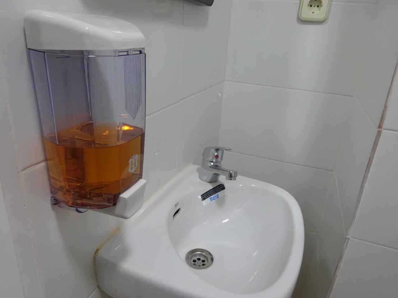 Hostal Lavapies Madrid Luaran gambar