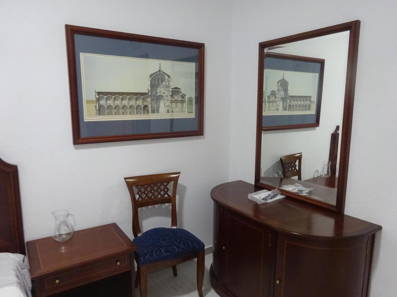 Hostal Lavapies Madrid Luaran gambar