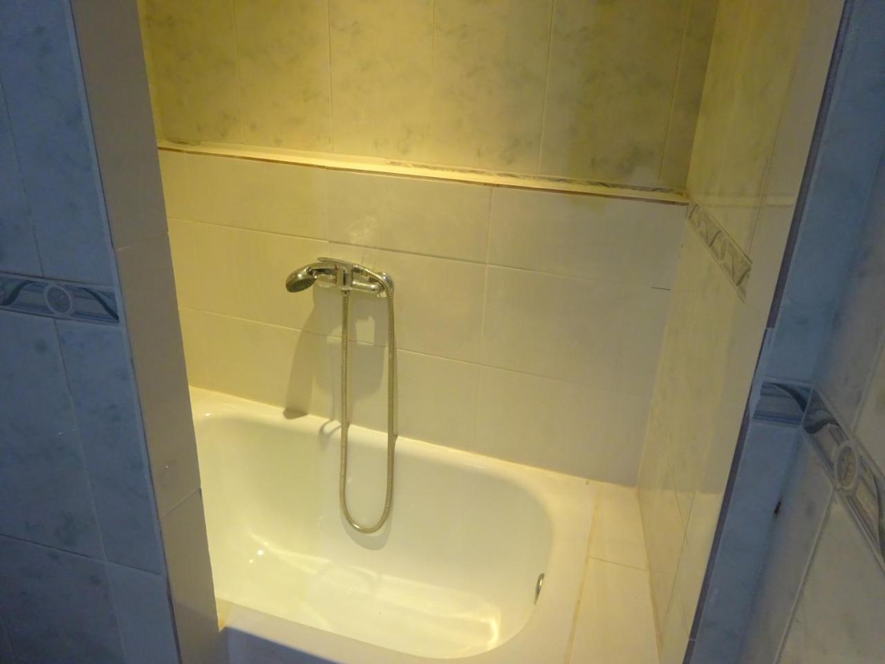 Hostal Lavapies Madrid Luaran gambar